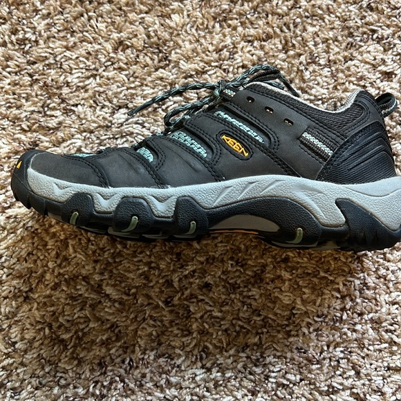 Keen hiking shoes - Picture 5 of 7
